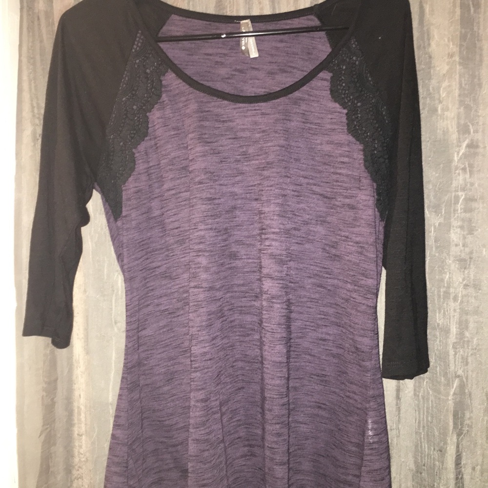 Quarter sleeved top